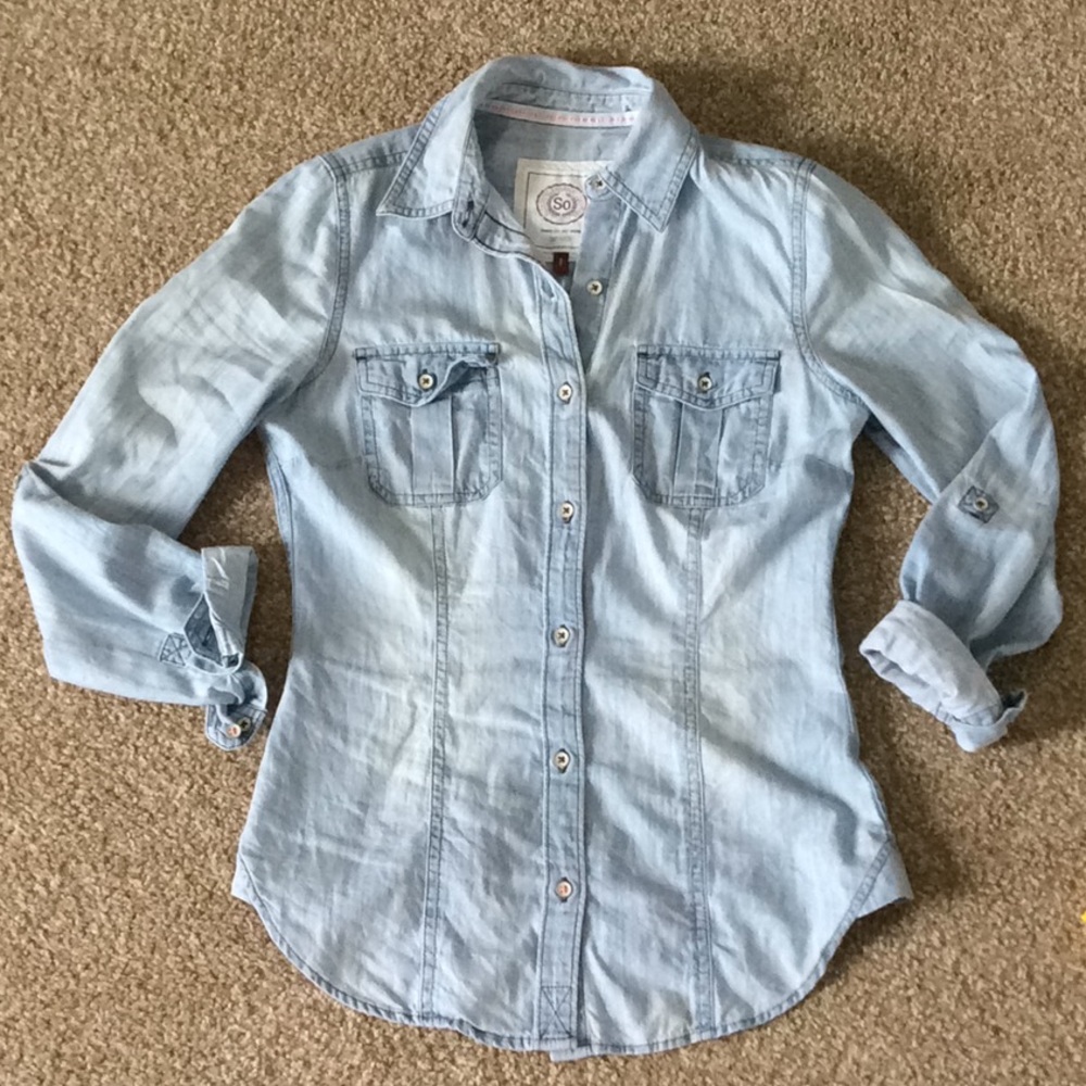 Fitted light chambray shirt size small